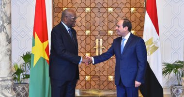 بالصور.. مراسم استقبال رسمية لرئيس بوركينا فاسو روك مارك بقصر الاتحادية