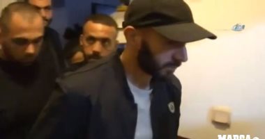 بالفيديو.. بنزيما يستكمل ردود فعله الباردة فى زيارته لتركيا
