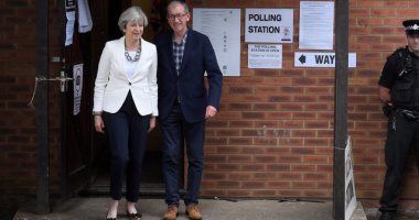 فتح مراكز الاقتراع للانتخابات التشريعية فى بريطانيا.. و"ماى" تدلى بصوتها