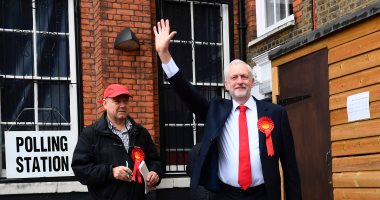 بالصور.. زعيم حزب العمال المعارض يدلى بصوته فى الانتخابات البريطانية