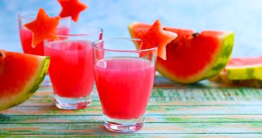حارب الحر بالبطيخ.. تعرف على أهم 3 فوائد صحية لشرب عصير البطيخ يوميًا  