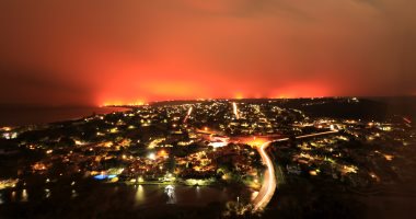 بالصور.. إجلاء آلاف السكان فى مقاطعة كنيسنا بجنوب إفريقيا بسبب حرائق الغابات