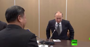 بالفيديو.. بوتين يمازح رئيس الصين: "مقاتل لوحده"