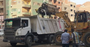  بالصور .. رئيس مدينة شبرا الخيمة: رفع 1200طن قمامة من شارع أحمد عرابى