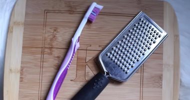 من المطبخ للسيارة.. 8 استخدامات غير تقليدية لفرشاة الأسنان 