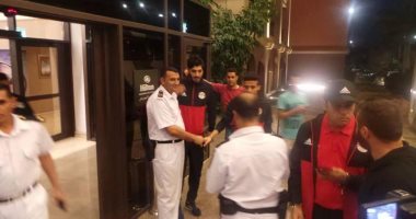 بالصور.. المنتخب المصرى يستعد لمغادرة الفندق للسفر إلى تونس