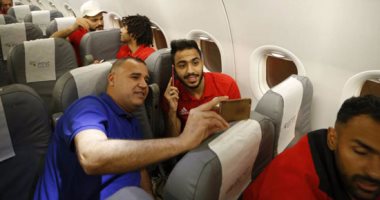 شاهد.. لاعبو المنتخب فى الطائرة الخاصة المتجهة إلى تونس