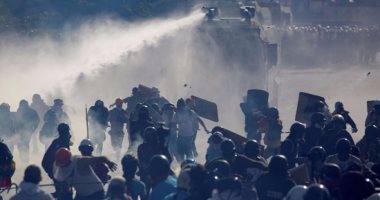 بالصور.. اشتعال المظاهرات وأعمال العنف فى فنزويلا للمطالبة برحيل مادورو