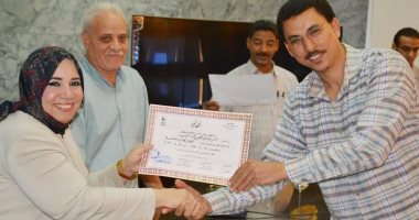 محافظ سوهاج : انتهاء دورة  تطوير مهارات العاملين بالإدارات الحكومية