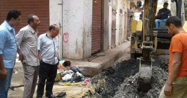 بالصور.. انفجار ماسورة مياه شرب بفوه كفر الشيخ وإزالة مبنى آيل للسقوط
