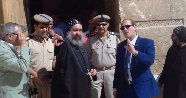 بالصور.. مساعد وزير الداخلية لوسط الصعيد يتفقد محيط الأديرة والكنائس بسوهاج