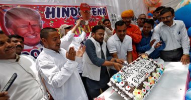 بالصور.. جماعة هندوسية تحتفل بعيد ميلاد دونالد ترامب فى نيودلهى
