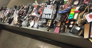 ضبط مكسيكية تخفى أدوات تجميل داخل أحذية لتهريبها بمطار القاهرة