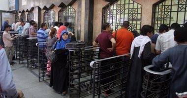 بالفيديو.. توافد المسافرون على محطة مصر لحجز تذاكر العيد