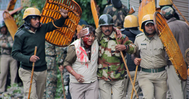 بالصور.. مقتل شخص وإصابة عشرات آخرين فى اشتباكات مع انفصاليين "غرب البنغال"