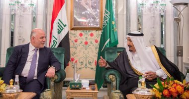 بالصور.. الملك سلمان يبحث مع رئيس وزراء العراق العلاقات بين البلدين