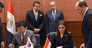 وزيرة الاستثمار توقع منحة إنشاء كلية مصرية كورية ببنى سويف بـ6 ملايين دولار