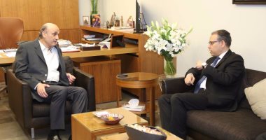 رئيس حزب القوات اللبنانية يجتمع مع السفير المصرى لبحث الأوضاع السياسية