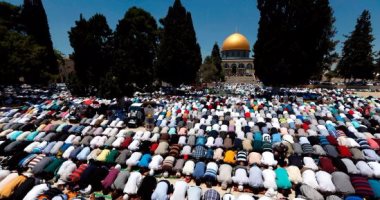 فلسطينيون يصلون الجمعة الأخيرة من رمضان فى المسجد الأقصى