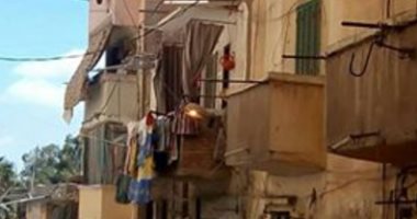 بالصور.. مصابيح الإنارة مضاءة نهارا بشوارع أبو قير فى الإسكندرية