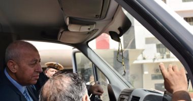 بالصور.. محافظ أسوان يتفقد السيارات الشرطية الجديدة
