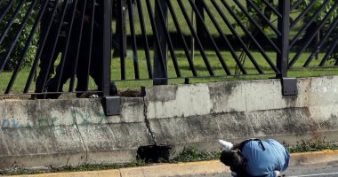 بالصور.. مقتل متظاهر برصاص شرطة فنزويلا خلال هجوم للمحتجين على قاعدة جوية