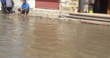 قارئ يشارك بصور لسيارات شفط مياه الصرف الصحى من شوارع أسوان