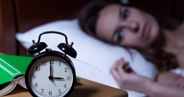 دراسة: الأشخاص الذين يعانون الأرق وعدم النوم يتناولون وجبات سريعة أكثر