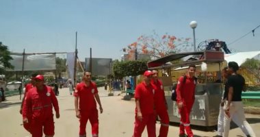 بالفيديو والصور.. جولات للهلال الأحمر وسط المحتفلين فى حديقة الفسطاط بالقاهرة