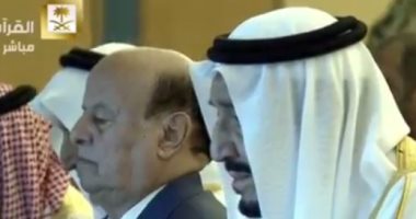 الملك سلمان يؤدى صلاة العيد فى الحرم المكى برفقة الرئيس اليمنى 