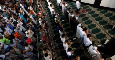 بالصور.. مسلمو العالم يؤدون صلاة عيد الفطر المبارك