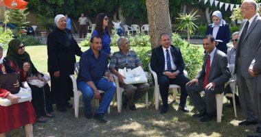 محافظ الإسكندرية يهنئ المسنين بدار السعادة بعيد الفطر 
