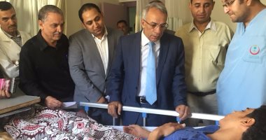 بالفيديو.. محافظ شمال سيناء يزور المرضى بمستشفى العريش ويهنئهم بالعيد