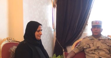 الفيديو والصور.. قائد الجيش الثالث يزور أسرة مجند شهيد فى أول أيام عيد الفطر