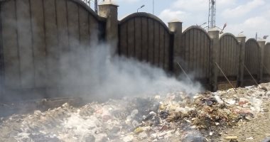 بالصور.. مواطنون يشكون من حرق القمامة فى المحلة الكبرى