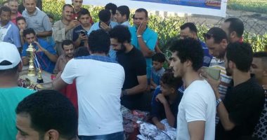 بالصور.. صلاح يختتم احتفالات العيد بتوزيع جوائز الدورة الرمضانية بمسقط رأسه