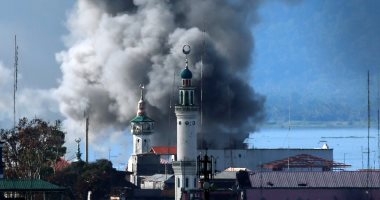 بالصور.. الطيران الفلبينى يقصف محيط مسجد بمدينة مراوى لطرد المتشددين