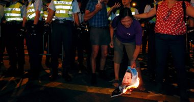 هونج كونج تطلق سراح 26 محتجا اعتقلتهم عشية زيارة الرئيس الصينى