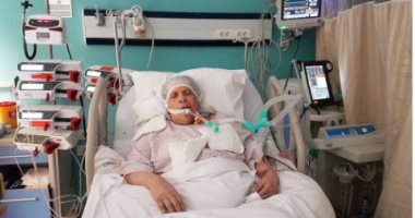 سعد الصغير ينشر صورة لوالدته على سرير بمستشفى: "أهم حاجة فى حياتى"