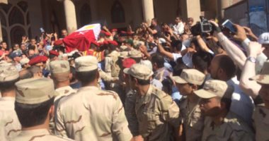 المئات بالشرقية يشيعون جنازة أمين شرطة استشهد فى شمال سيناء