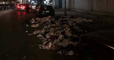 انتشار القمامة فى شوارع سموحة بالإسكندرية.. وقارئ تطالب بصناديق لجمعها