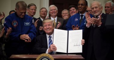 بالصور.. ترامب يوقع أمرا تنفيذيا بإنشاء مجلس الفضاء الوطنى