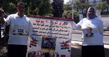 بالفيديو والصور..الإسكندرانية يحتفلون بذكرى الثورة بشعار "30 ستة نورت مصر فى كل حتة"