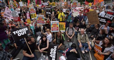بالصور.. الآلاف يتظاهرون فى لندن ضد حكومة "تيريزا ماي"