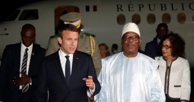 بالصور.. الرئيس الفرنسى يصل مالى فى إطار مكافحة الإرهاب