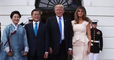 بالصور.. كم تكلف فستان ميلانيا ترامب الوردى لاستقبال رئيس كوريا الجنوبية؟