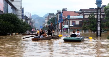 بالصور.. مصرع 15 شخصا وإجلاء عشرات الآلاف فى فيضانات بجنوب الصين