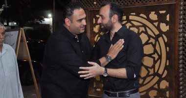 بالصور.. أكرم حسنى وهشام ماجد وشيكو ورجال السياسة فى عزاء والد عمرو سلامة