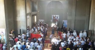 بالفيديو والصور ..بدء قداس الأربعين على شهداء حادث أتوبيس المنيا بكنيسة مار جرجس