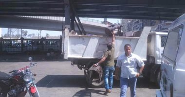 بالصور.. حى جنوب الجيزة يشن حملة لإزالة الإشغالات من الشوارع